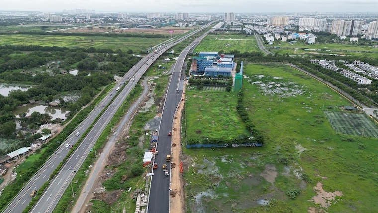 Thi công đường song hành cao tốc TPHCM - Long Thành - Dầu Giây